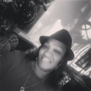 Meet your Posher, Dina